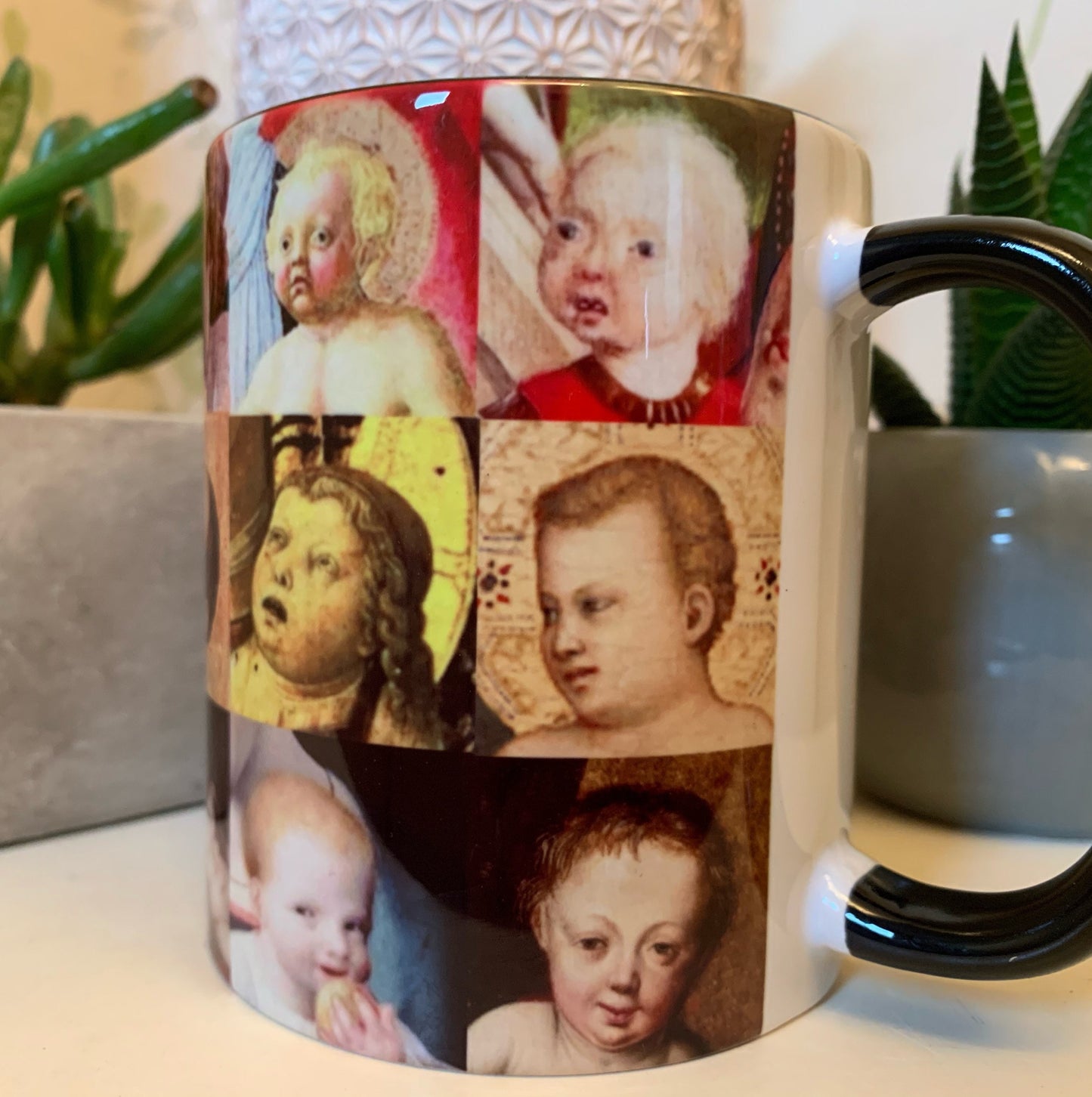 Ugly renaissance babies Mug