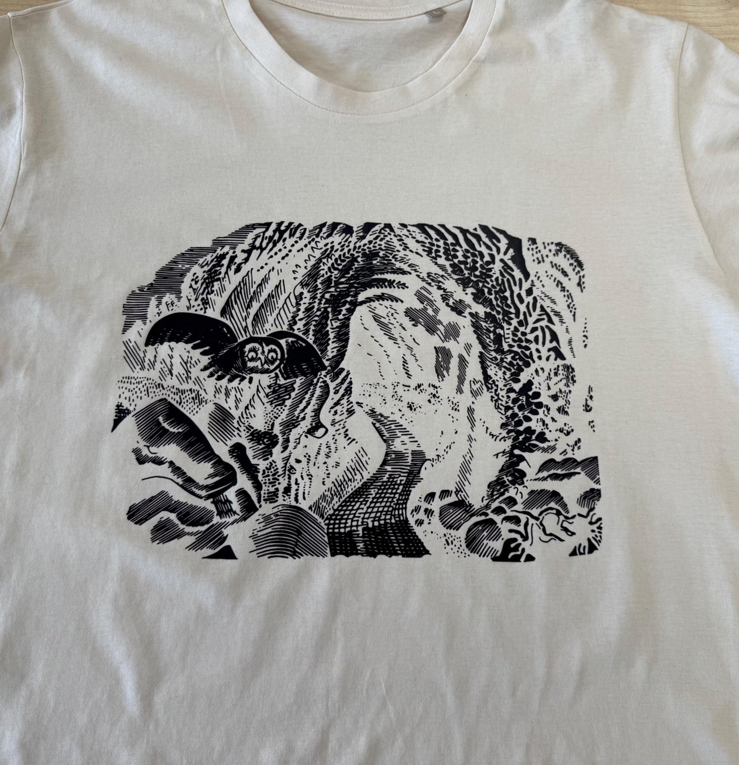 LADIES T Shirt - Eric Ravilious - Owl on a Rocky Lane