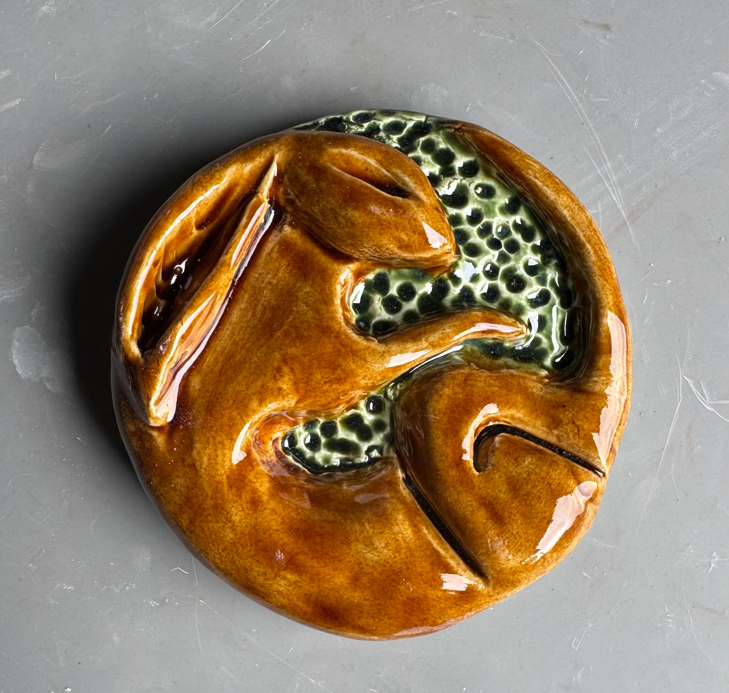 Small round Hare Wall Plaque