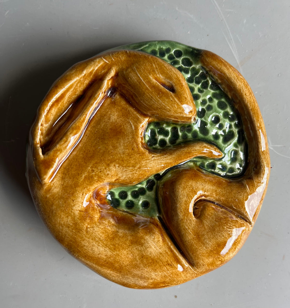 Small round Hare Wall Plaque
