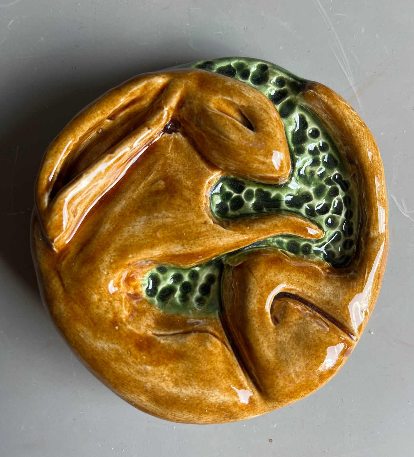 Small round Hare Wall Plaque