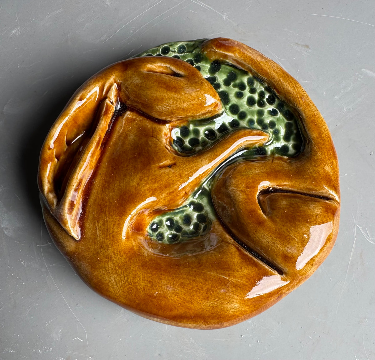 Small round Hare Wall Plaque