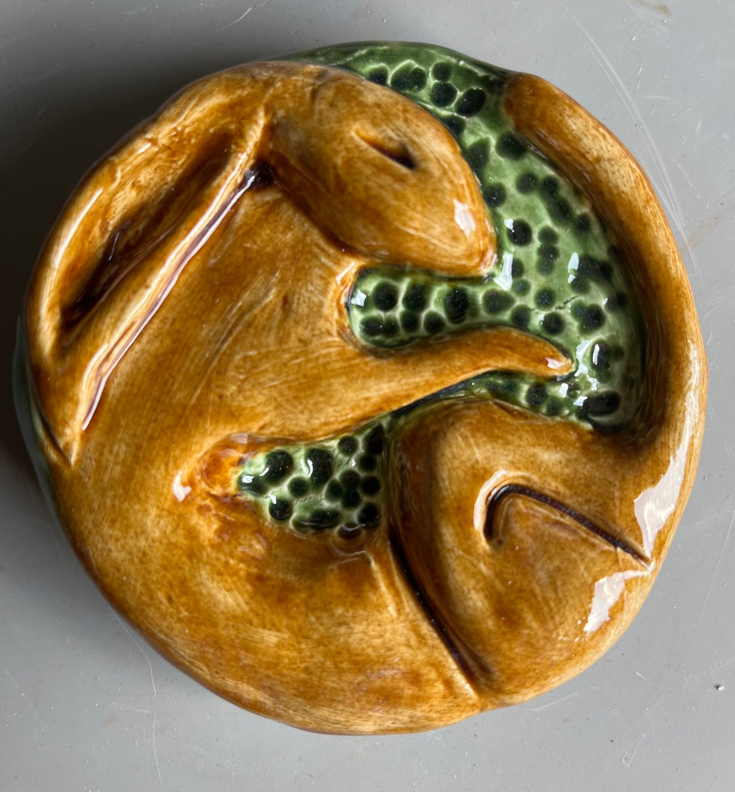 Small round Hare Wall Plaque