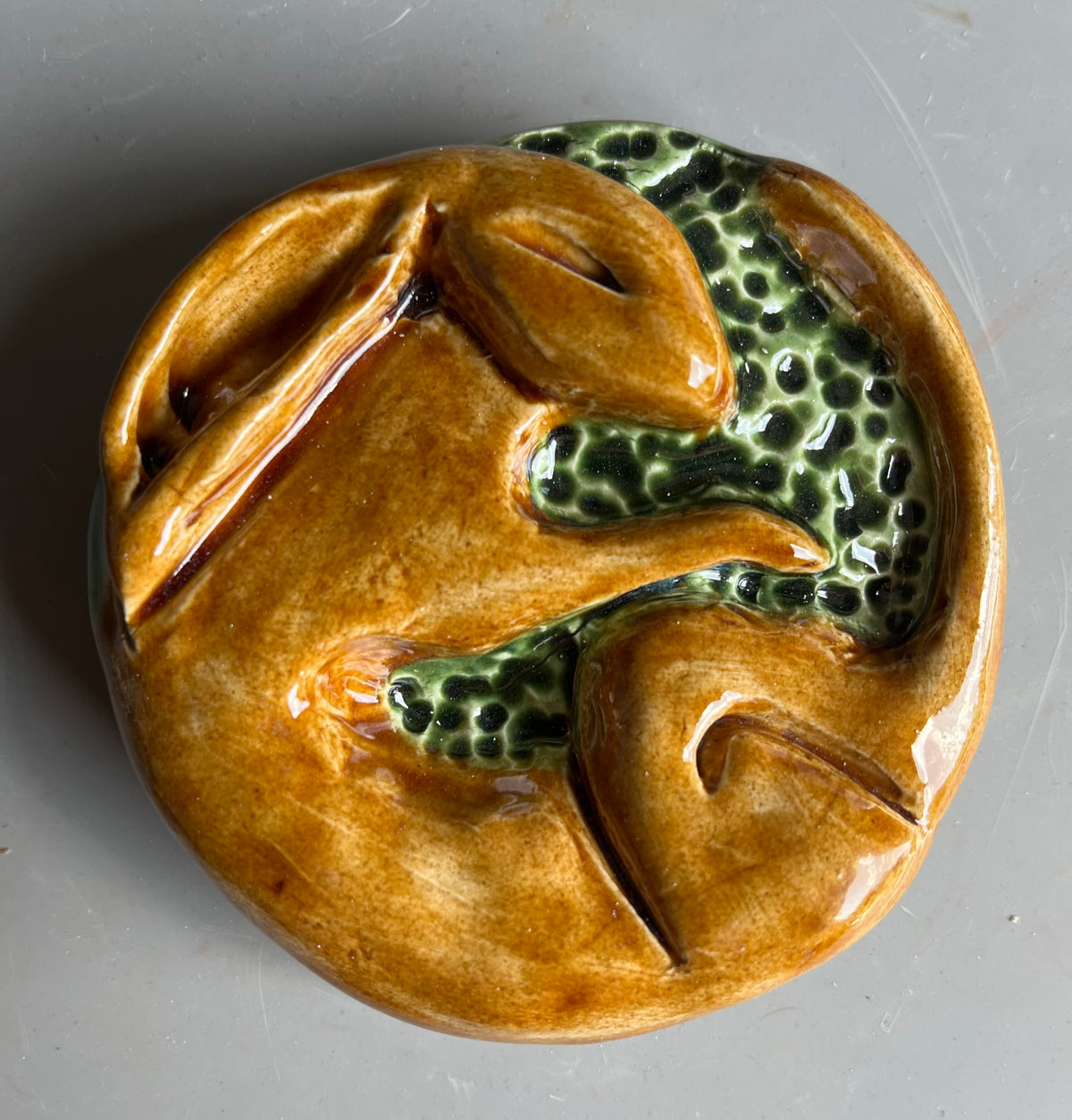 Small round Hare Wall Plaque