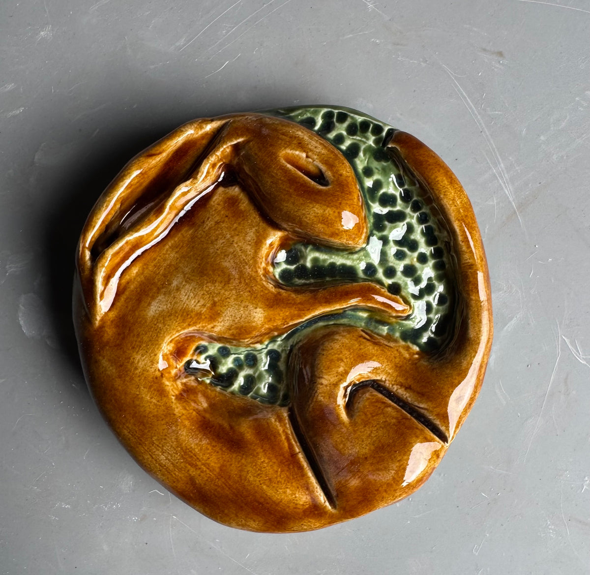Small round Hare Wall Plaque