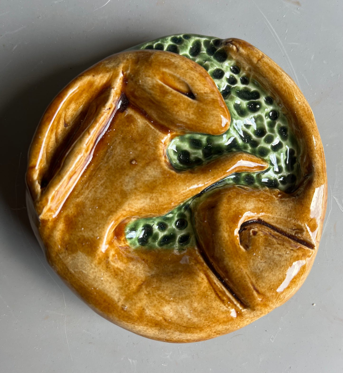 Small round Hare Wall Plaque