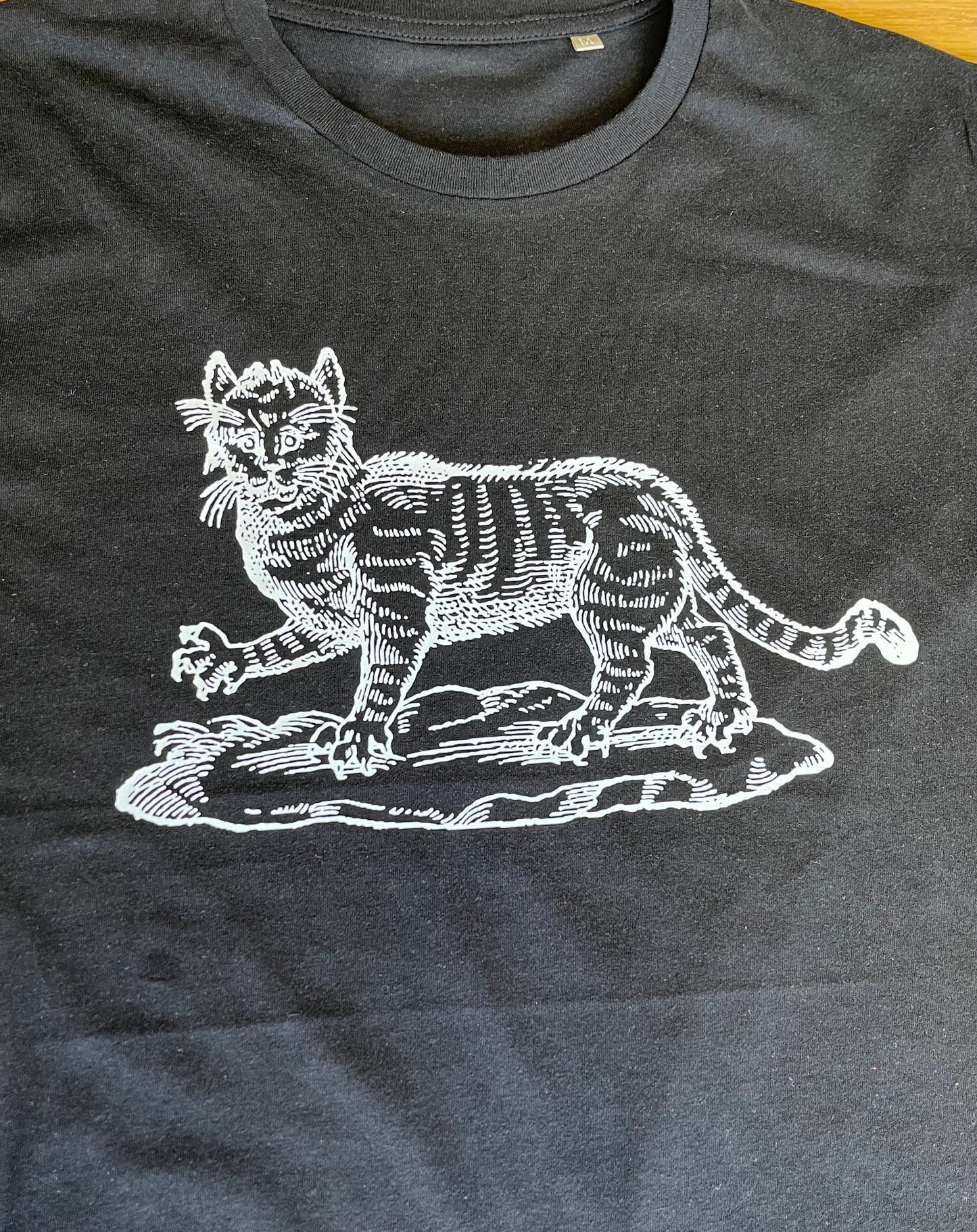 LADIES T Shirt - Cat Familiar